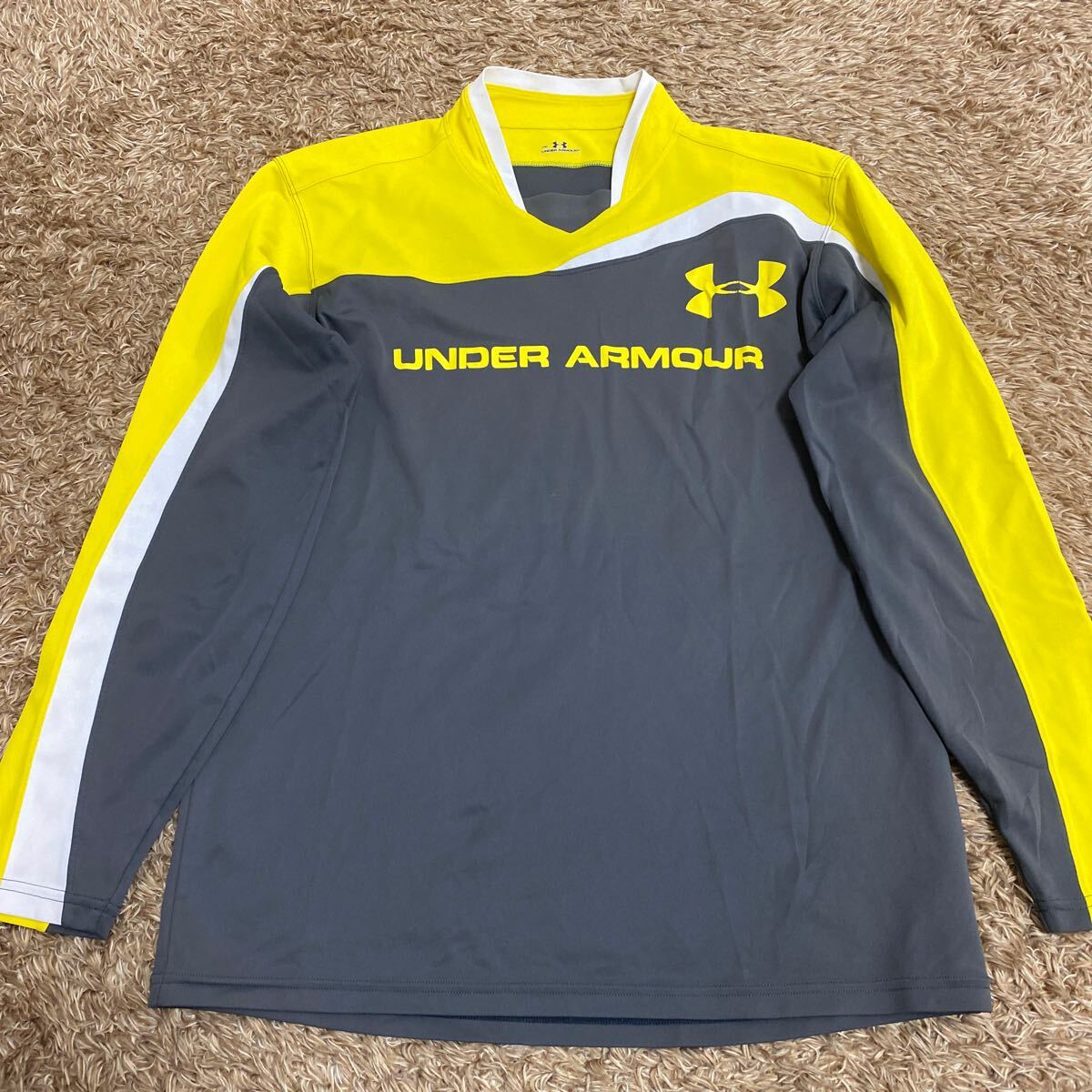 t79 UNDER ARMOUR 長袖シャツ サイズMD表記 中国製拍卖