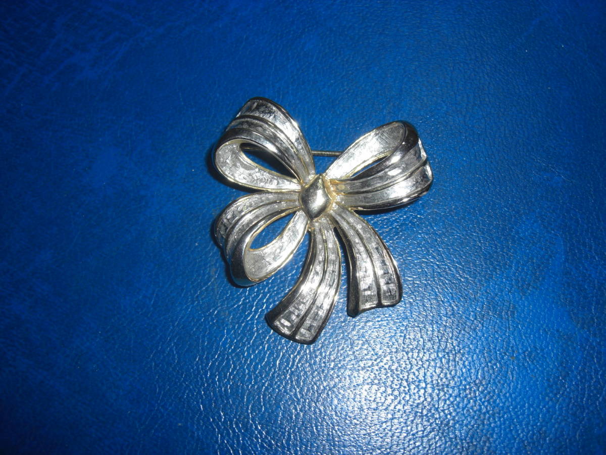 リボン型 ブローチ サイズ 約 横幅4,5cm 縦幅4,5cm AW拍卖