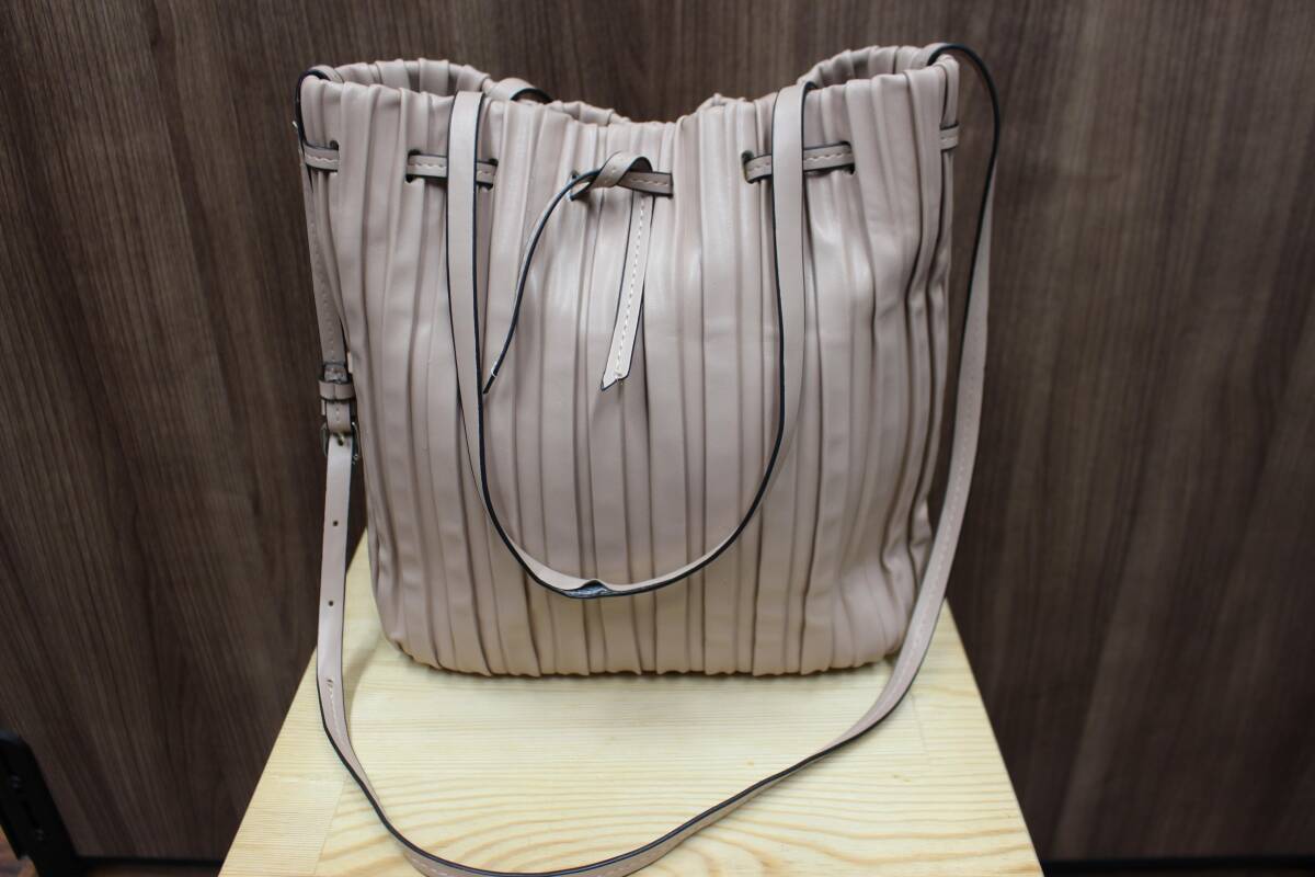 ★【中古品】ZARA ザラ プリーツ 2way レディースバッグ ベージュ バケットバッグ【Y4042401】★拍卖