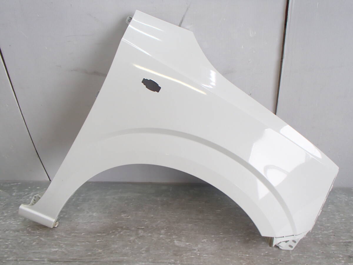 【良品】 HA36S/HA36V アルト 純正 フロント 右 フェンダー パネル 26U スペリアホワイト 57611-74P0 【24-561】拍卖