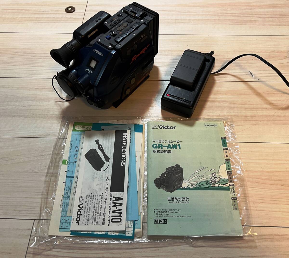 ●Victor ビクター 8ミリビデオカメラ 【GR-AW1】動作未確認拍卖