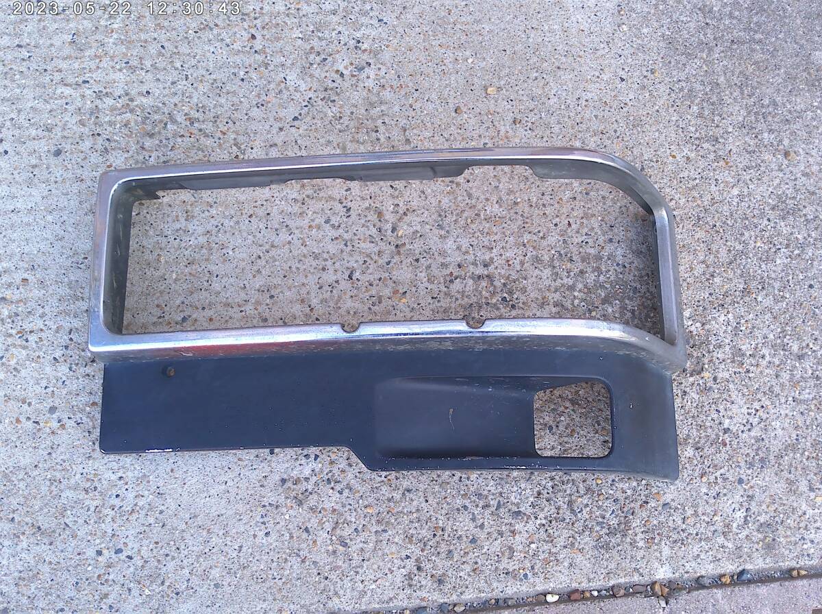 ☆レトロ メッキ いすゞ 810 ベゼル 左側 ベゼル ライトカバー ライト枠 ヘッドライトカバー 傷あり☆拍卖