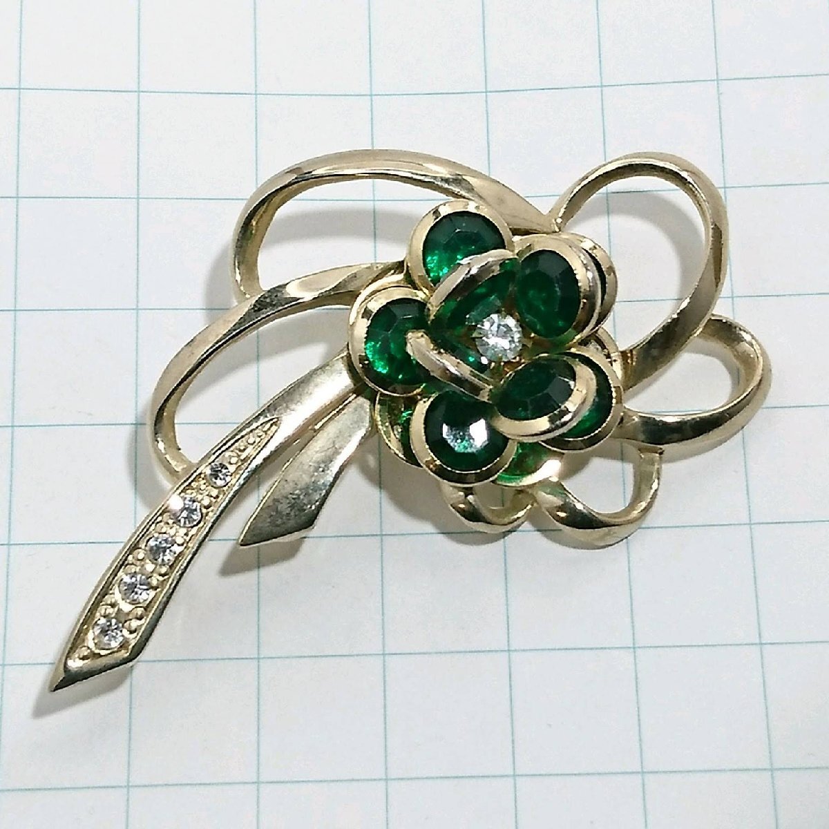 送料無料)ビンテージ☆グリーンストーン お花モチーフ☆アンティーク ブローチ A24074拍卖