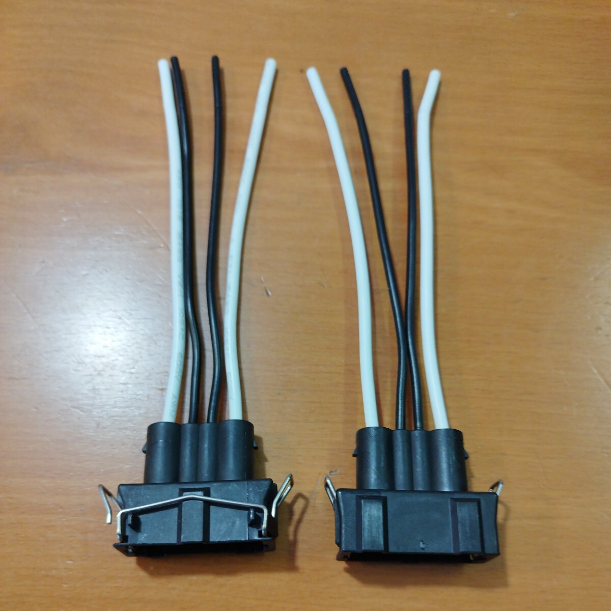 【2個セット】VW Audi 4ピン防水コネクタハウジング 配線ケーブル付 完成品 357906231 357 906 231 アウディ ヴァナゴン T4 拍卖