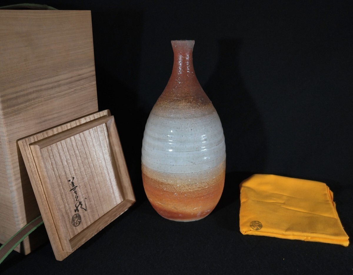 波多野善蔵 「萩火包細口花入」 25cm 花入 共箱 共布 花器 花瓶 華道具 茶道具 県無形文化財保持者 波多野指月窯 萩焼 bom-E(F)a2984拍卖