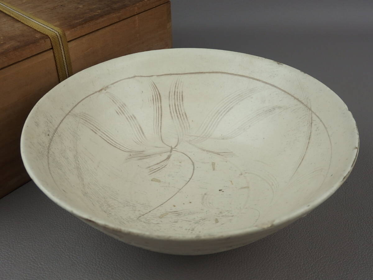 【骨董・茶道具】★宋代 磁州窯★★白磁掻落刻花文鉢 fi057tl.8拍卖