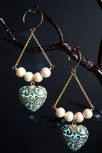 K14GF ピアス 1101 ヴィンテージ風ドイツアクリルハート ターコイズカラー拍卖