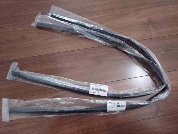 未使用 トヨタ 純正流用 レクサス IS ASE30系/GSE30系 IS-C用バックウィンドウモールディングアウトサイド 2本拍卖