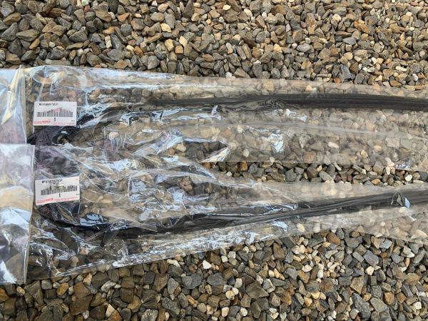未使用 トヨタ 純正 レクサス LS460/460L LS600H/600HL アクセスパネル ウエザストリップ RR 左右セット拍卖