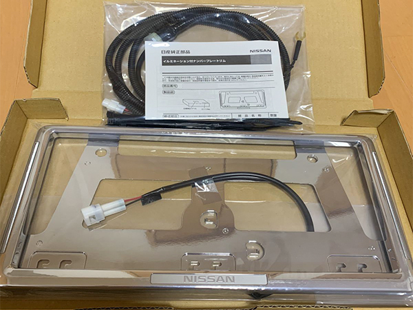 ニッサン 日産 純正オプション イルミネーション 青色 LED Blue ナンバー プレート フレーム 新品 エルグランド拍卖