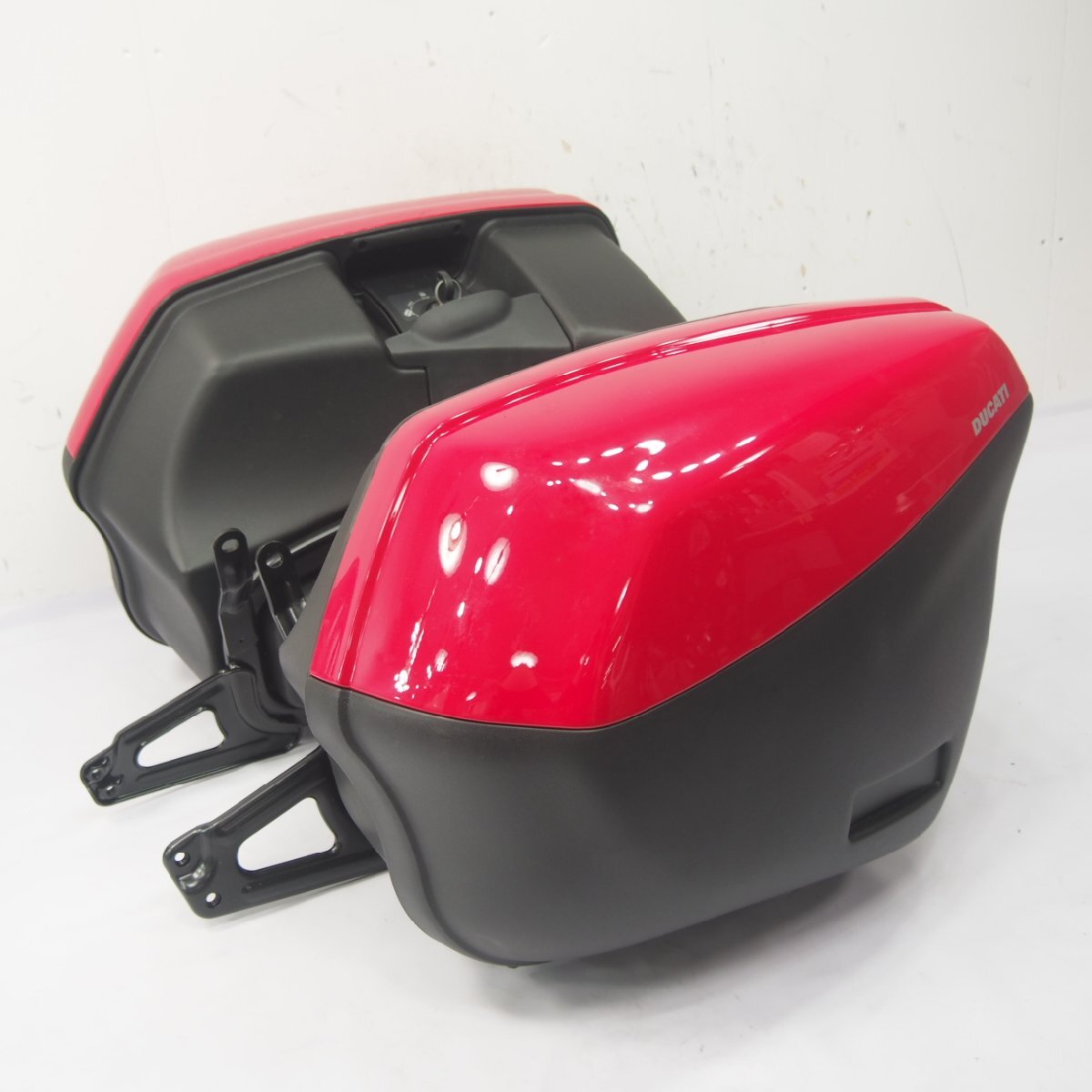 ドゥカティ ST2 ST3 ST4 純正 パニアケースセット 左右 ステー ウインカー付き サイドケース ブラケット DUCATIレッド 未使用拍卖