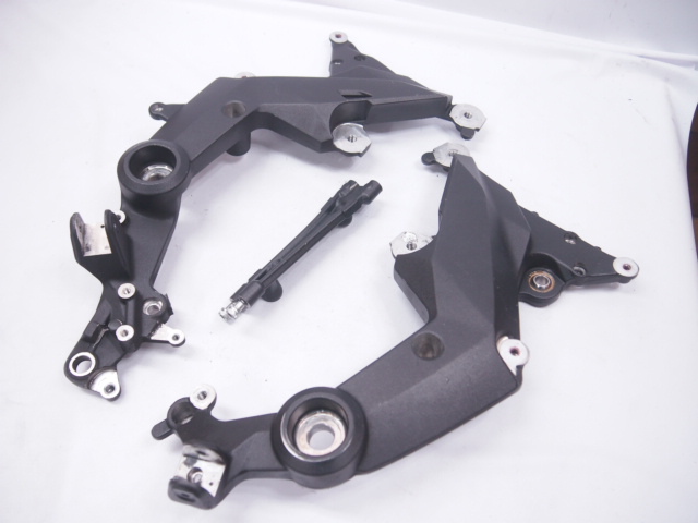 ムルティストラーダ1200純正サブフレーム 割れなし交換に ~14年 ピボット拍卖