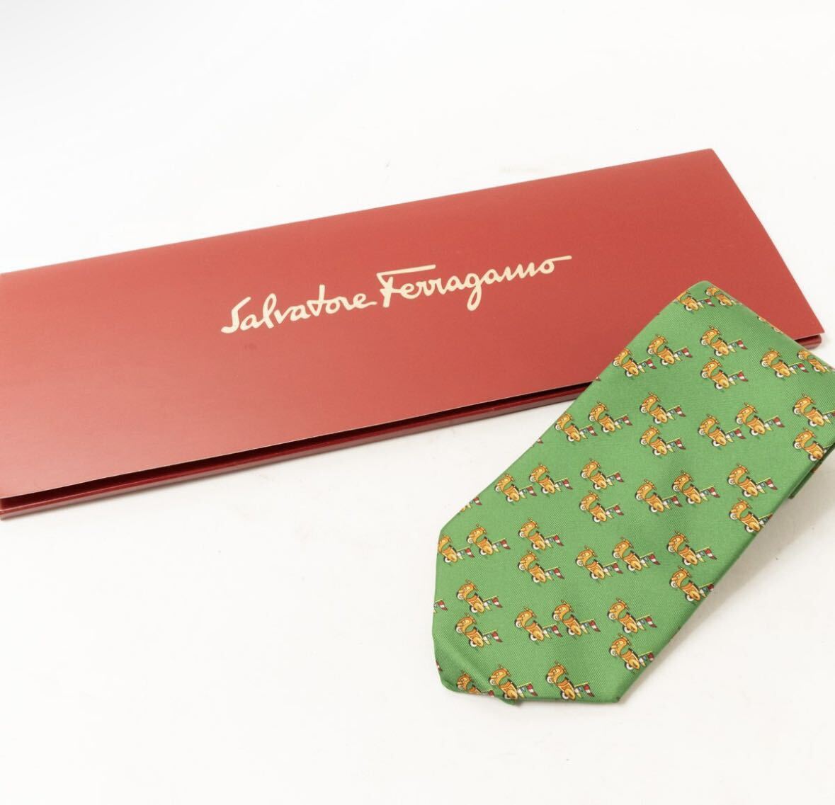 新品タグ付き 価格3万円●FERRAGAMO フェラガモ シルク100%ネクタイ拍卖