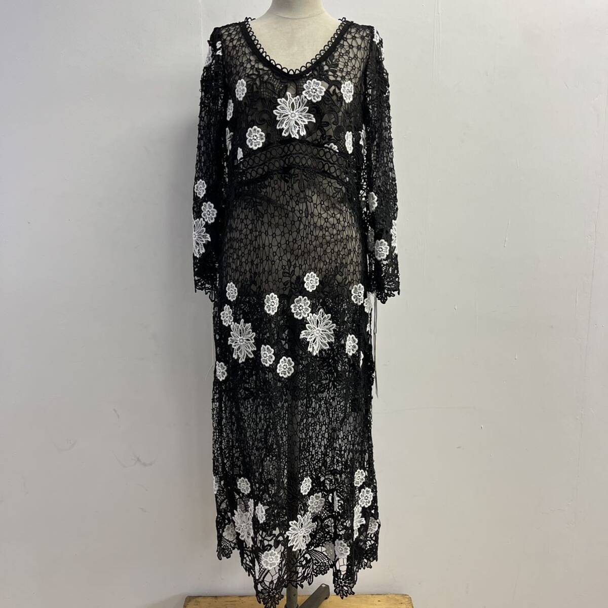 新品未使用タグ付き GRACE CONTINENTAL 定価¥45,000- ロングワンピース 花柄レース 極上 黒 グレースコンチネンタル【送料一律/同梱可能】M拍卖