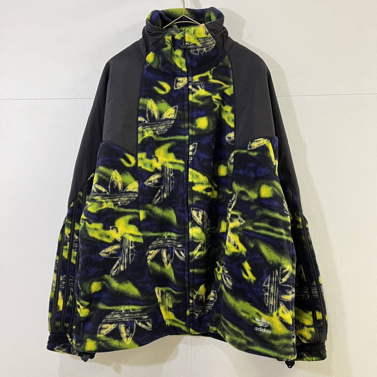 新品未使用タグ付き adidas originals フリースジャケット ブルゾン 定価¥14,300- 総柄 黒 アディダスオリジナルス【送料一律/同梱可能】N拍卖