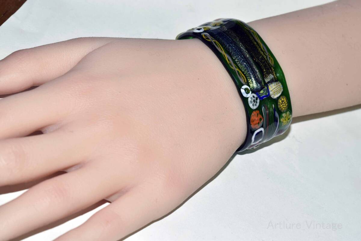 ガラスのブレスレット 、バングル bracelet, bangle ( 11560-497)  ガラス工芸家の創作した一点物のガラスのアクセサリー。拍卖