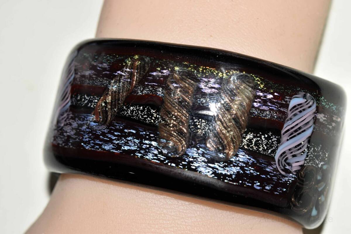 ガラスのブレスレット 、バングル bracelet, bangle (11566 -497)  ガラス工芸家の創作した一点物のガラスのアクセサリー。拍卖
