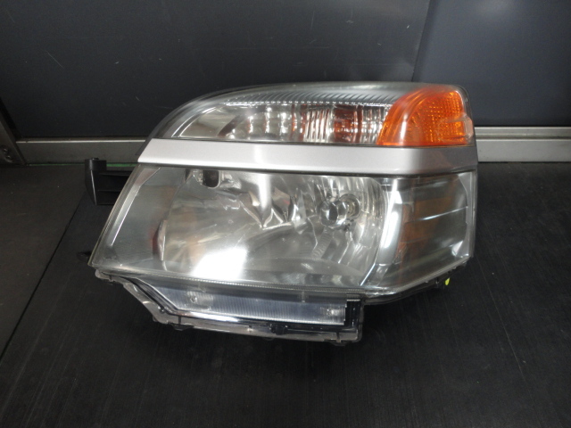 トヨタ ヴォクシー AZR65 純正ヘッドライト左 助手席側 ランプ レンズ ハロゲン 前期 【AZR60 VOXY拍卖