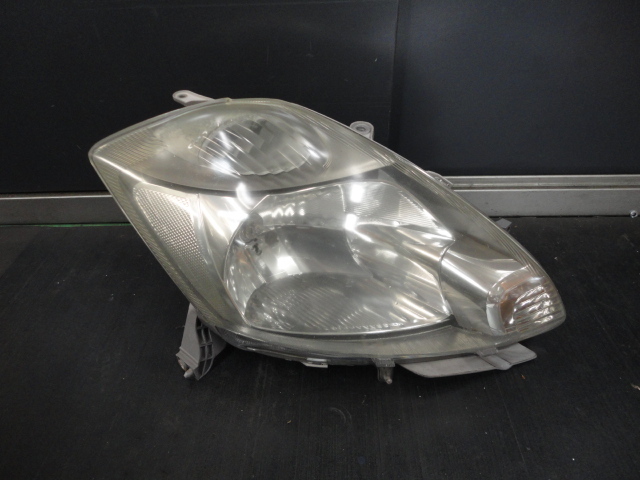 トヨタ パッソ KGC10 純正ヘッドライト右 運転席側 ランプ レンズ ハロゲン 【QNC10 KGC15拍卖