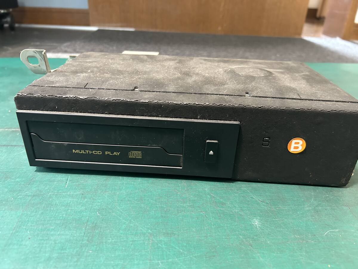 トヨタ アリスト JZS161 6連CDチェンジャー TOYOTA CDX-M8276ZT 86270-30170 動作未確認拍卖