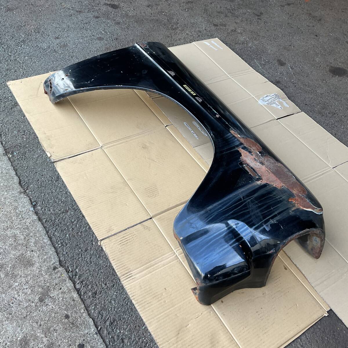 トヨタトヨペット2000MS41のフェンダー右側中古A黒色です。拍卖