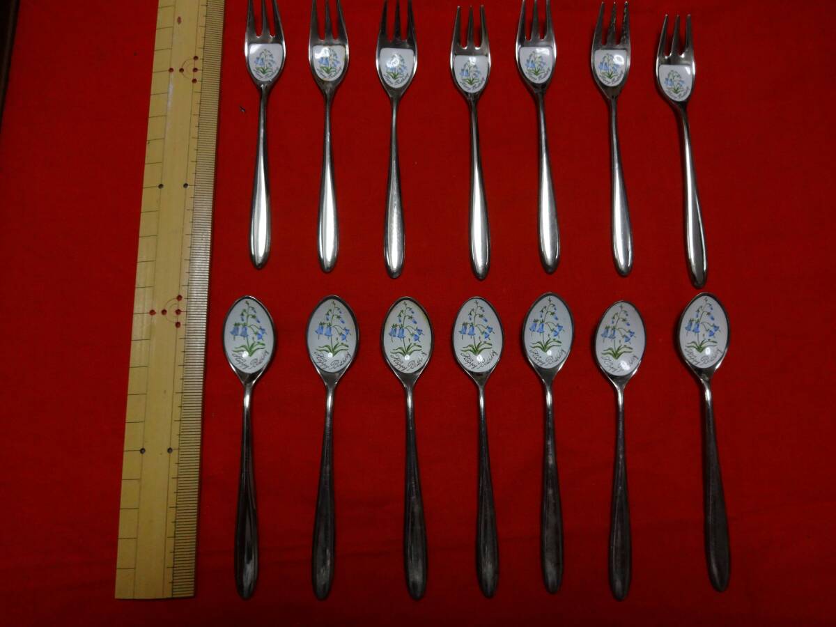 装飾された綺麗なスプーン、フォーク、36本拍卖