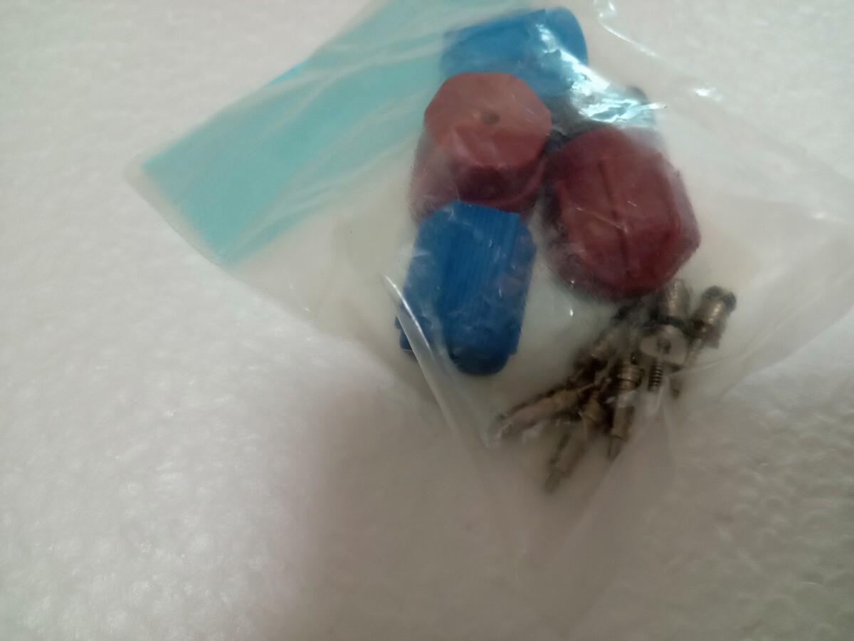 シボレー、クライスラーACシステムバルブコアとキャップ新品です。拍卖