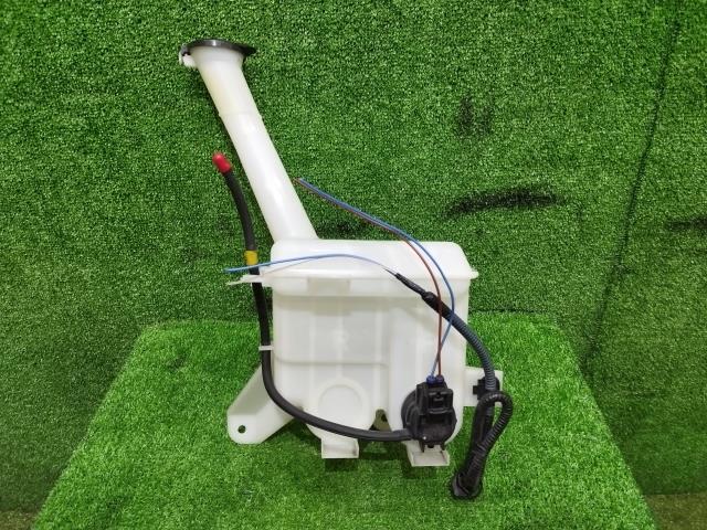 アクア DAA-NHP10 ウォッシャータンク 85315-52380拍卖