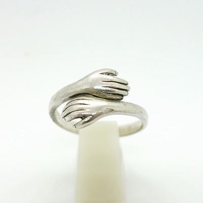 ☆SV925 銀製 指輪 ハグリング ☆hug 抱擁 ハンド ルーマニア製拍卖