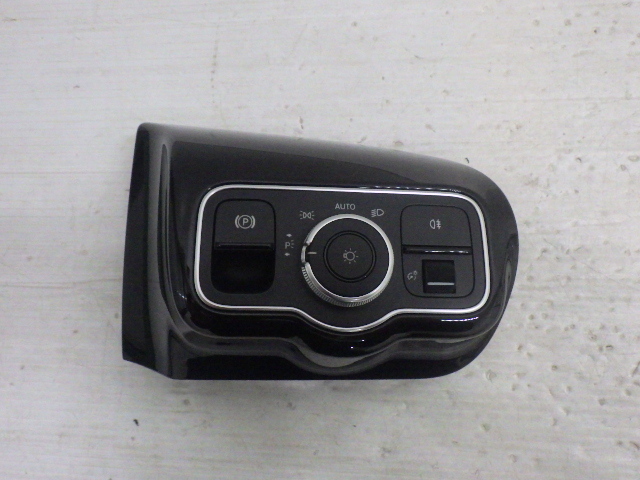 Y0128 美品 中古 5BA-177147M ベンツAクラス V177 A250 4MATICセダン 2021年3月 ライトスイッチ パーキングスイッチ A 177 680 01 01 即決拍卖