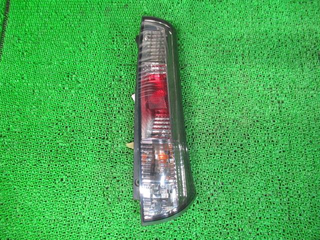パレット DBA-MK21S 右テールランプ 35650-82K10 35603-82K1R /41115拍卖