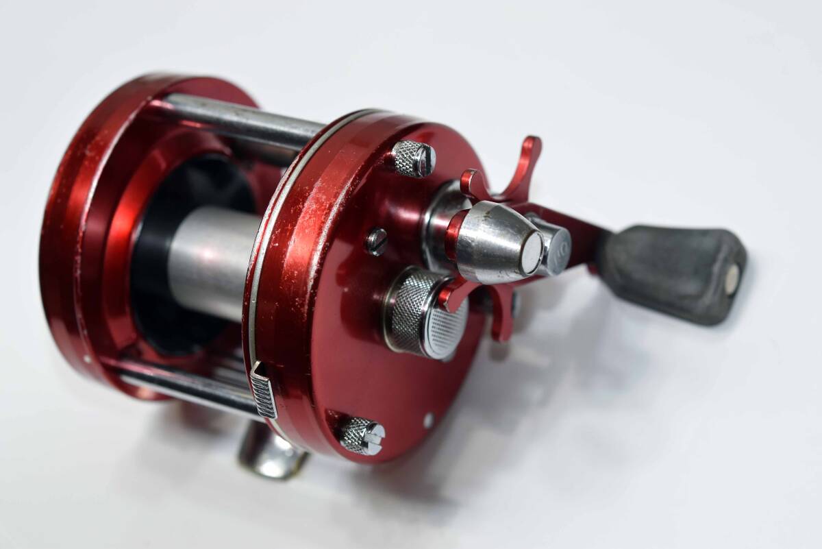ABU AMBASSADURE 5000 山形 SWEDEN (3898-339)VINTAGE REEL, OLD REEL, HISTRICAL REEL ビンテージリール拍卖