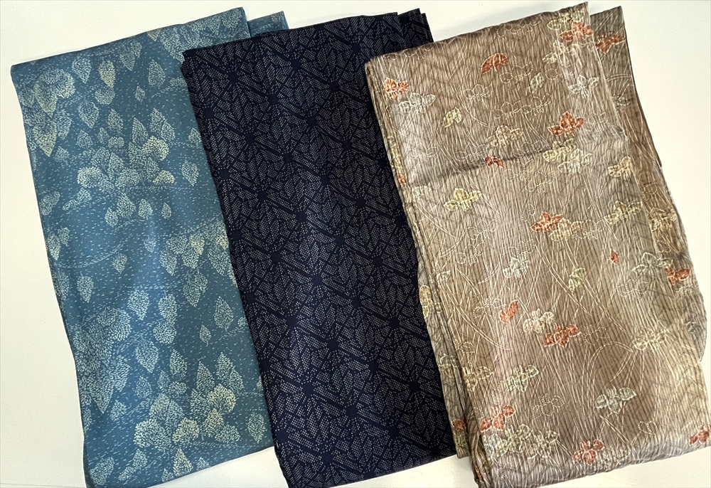 花とら●リサイクル着物 小紋 単衣 3枚まとめて 青灰地 木立 浜ちりめん 桧垣 菖蒲 型染 紗 紺地 240404拍卖