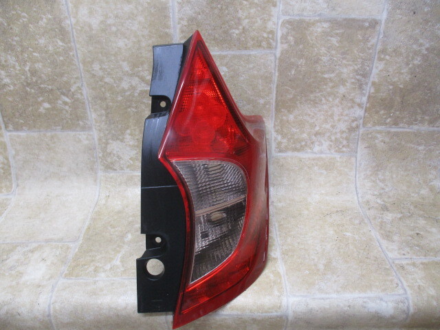 I8/ E12ノート純正LEDテールライト右ICHIKOH D117テールランプ 拍卖