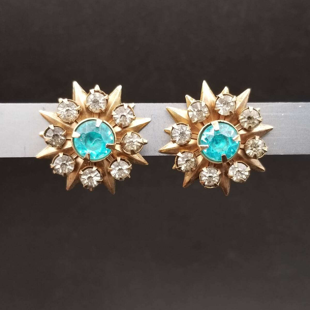 1960s 1970s フラワー モチーフ クリア ライトブルー ストーン ゴールドトーン ヴィンテージ ピアス イヤリング ジュエリー 輸入 14Y-U拍卖