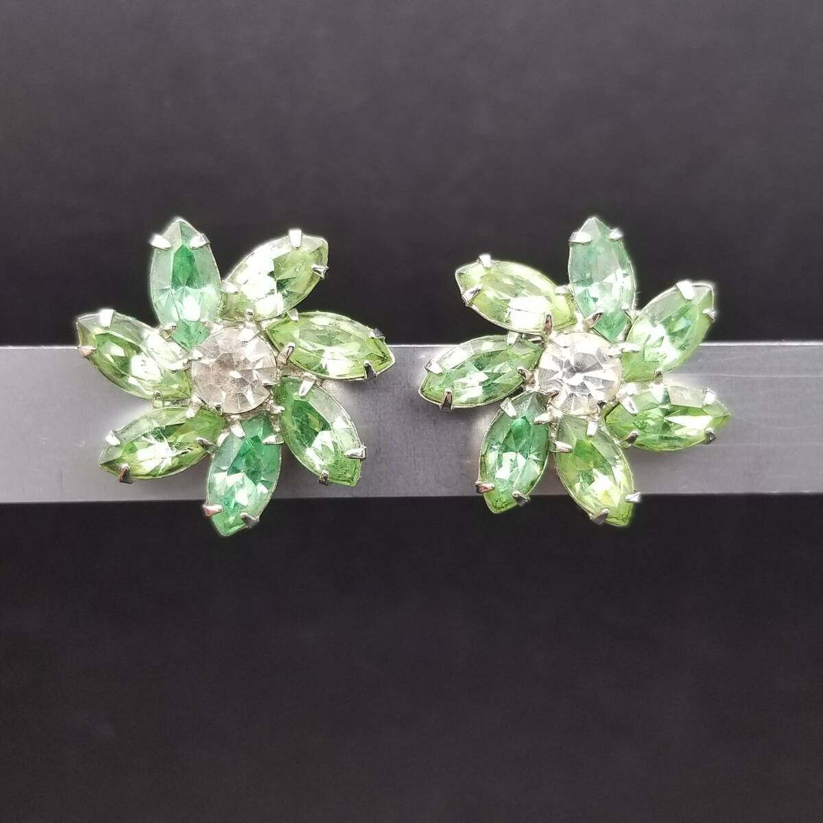 1970s 1980s フラワー モチーフ ライトグリーン マーキスカット クリア ストーン ヴィンテージ ピアス イヤリング ジュエリー 14Y-U拍卖