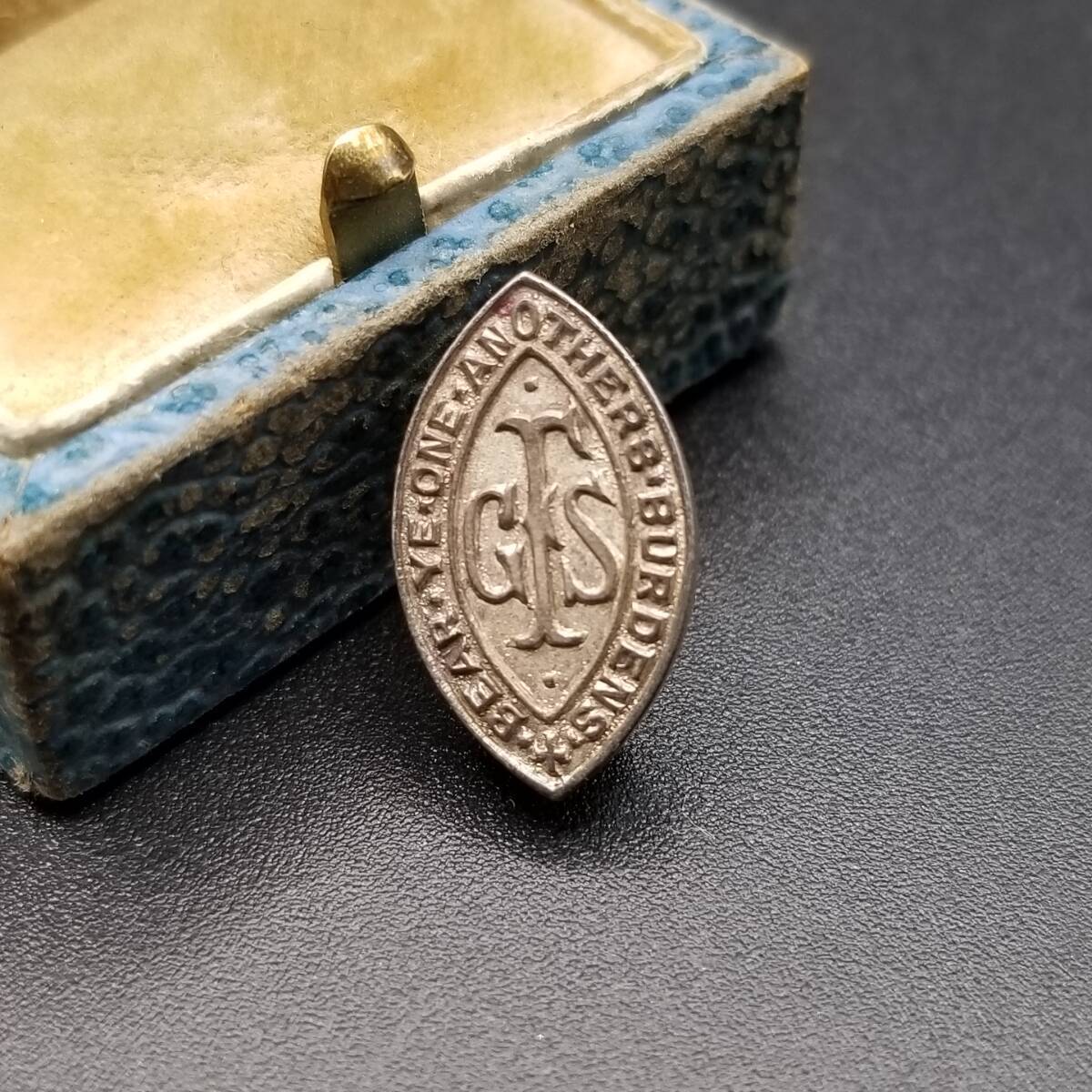 Girls Friendly Society GFS エンブレム 紋章 プレート バッジ スターリング ヴィンテージ シルバー ブローチ ジュエリー 輸入 Y15-A拍卖