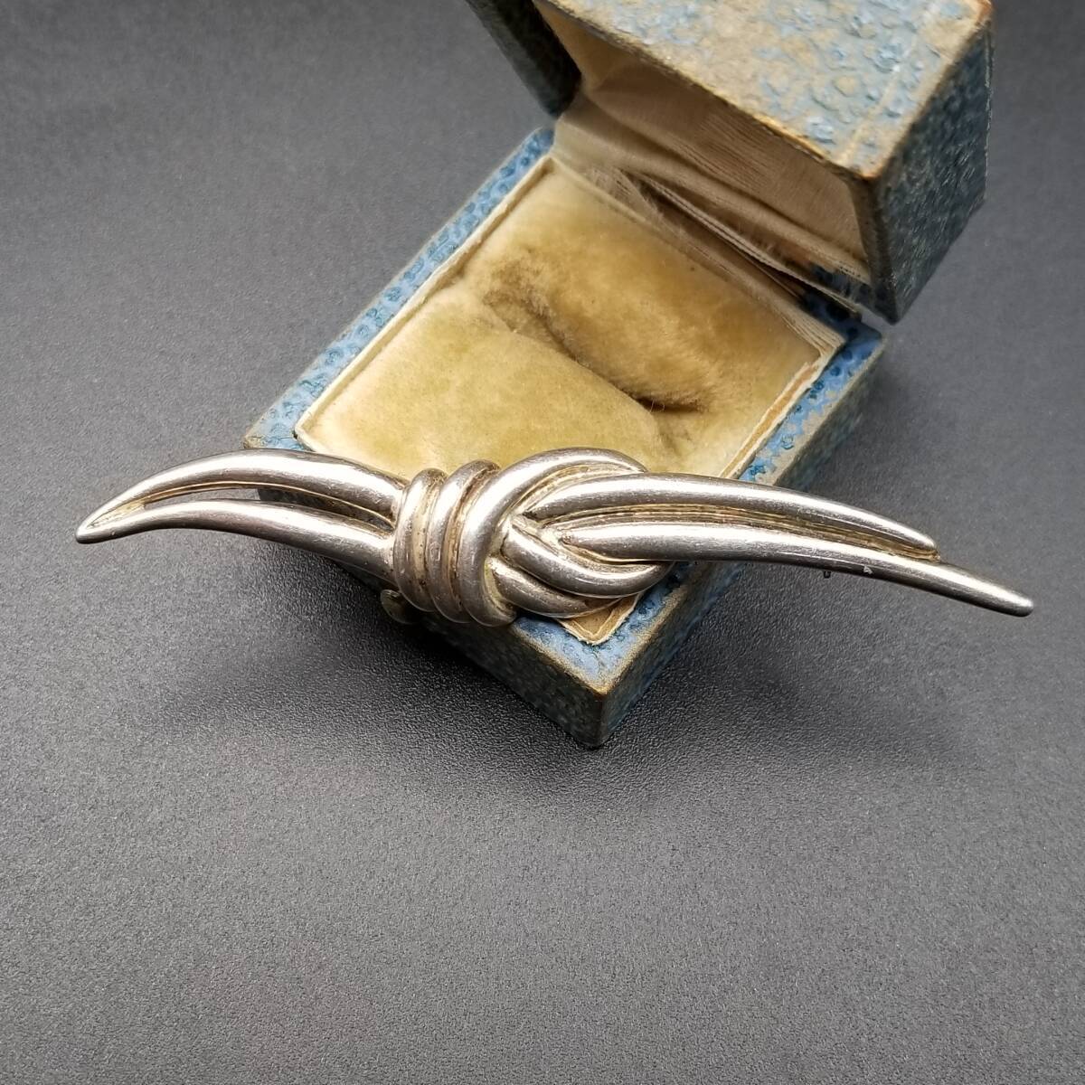 ノット 結び デザイン リボン モチーフ シンプル スターリング ヴィンテージ シルバー ブローチ ジュエリー 輸入 Y15-B拍卖