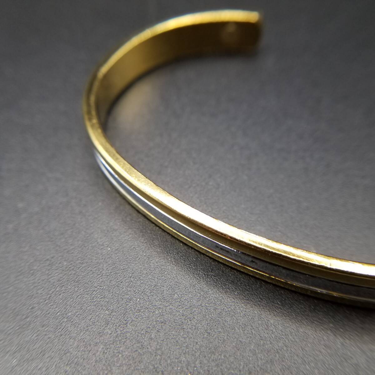 シルバートーン ライン ゴールドトーン カフ シンプル フリーサイズ ヴィンテージ ブレスレット バングル ジュエリー 輸入 Y14-N拍卖
