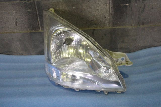 LA100S ムーヴ 右ヘッドライト P9501(24950)拍卖
