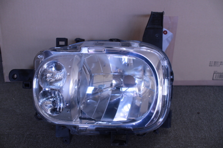 BZ11後期 キューブ 左ヘッドライト(60601)拍卖