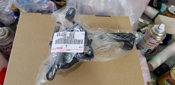 残りわずか!【未使用 トヨタ 純正】TOYOTA ヴェルファイア 30系 ボンネットフードロック JDM拍卖