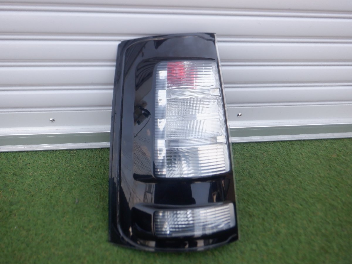 トヨタ純正 NCP81G NCP85G 80 シエンタ 後期 テールライト テールランプ 左側 助手席 52-241 m-24-4-39拍卖