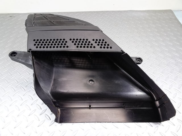A上/BH6■Audi A4 ABA-8KCDH (アウディ B8 セダン 1.8TFSI 2008y)■純正エアクリーナーボックスインテークダクト (エアダクト拍卖