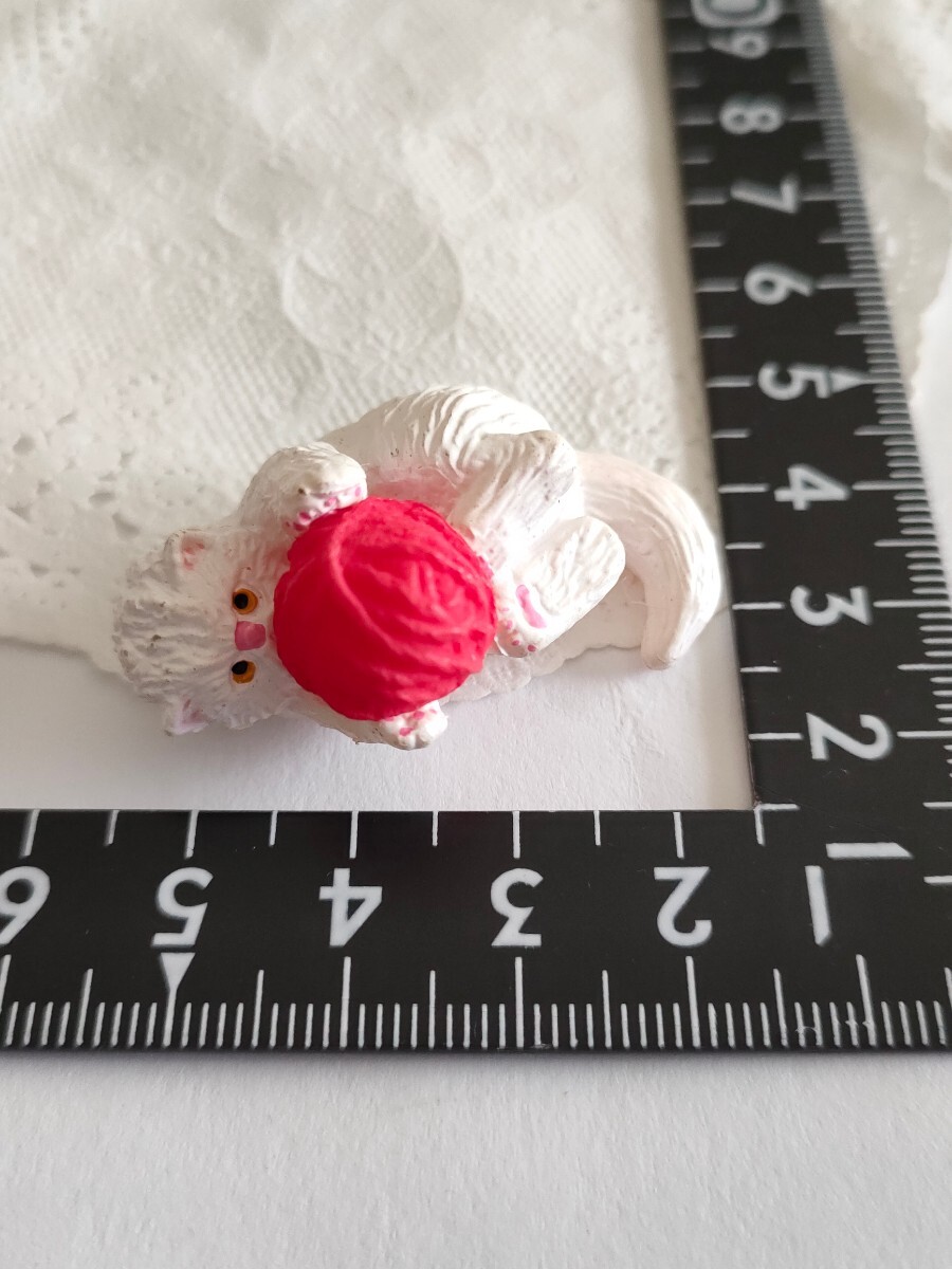 4r0416 ドール用 猫 ねこ 仔猫 毛糸玉 白猫 ネコ ミニチュア ジェニー momoko バービー リカちゃん ブライス ピュアニーモ 1/6ドール拍卖