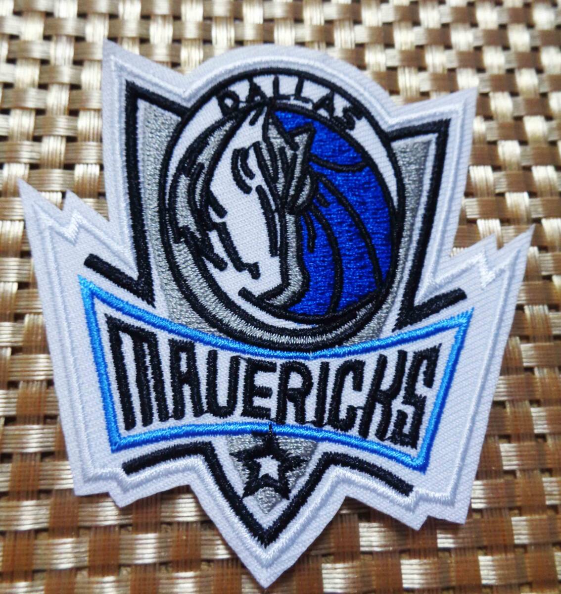 《白青DM白馬》◆新品 NBAダラス・マーベリックス Dallas Mavericks 仔馬 ボール 刺繍ワッペン◆アメリカ◎バスケットボール■ 衣服DIY拍卖