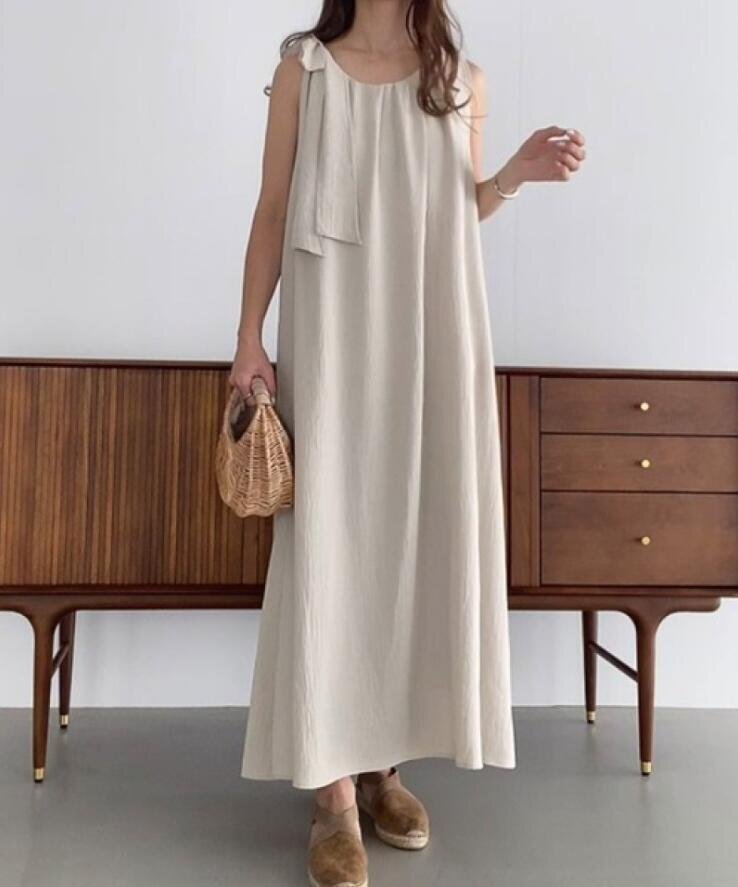 ロングワンピース 体型カバー 大きいサイズ フリル きれいめ 無地 ワンピース ノースリーブ マキシワンピース 杏K0239拍卖