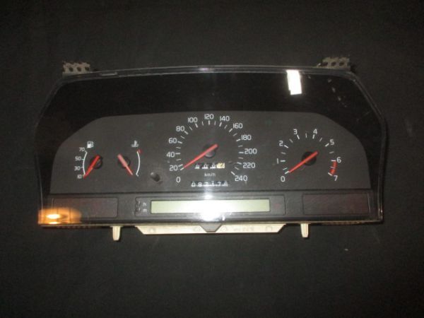 ■ボルボ 850 スピードメーター 中古 89652388 9128095 9168366 9148573 部品取あり インストゥルメントパネル クラスター タコメーター■拍卖