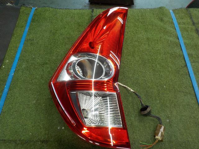 スプラッシュ XB32S 左テールランプ ZCE/黒パール【個人宅宛発送不可】拍卖