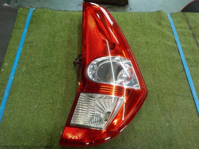 スプラッシュ XB32S 右テールランプ 【個人宅宛発送不可】拍卖